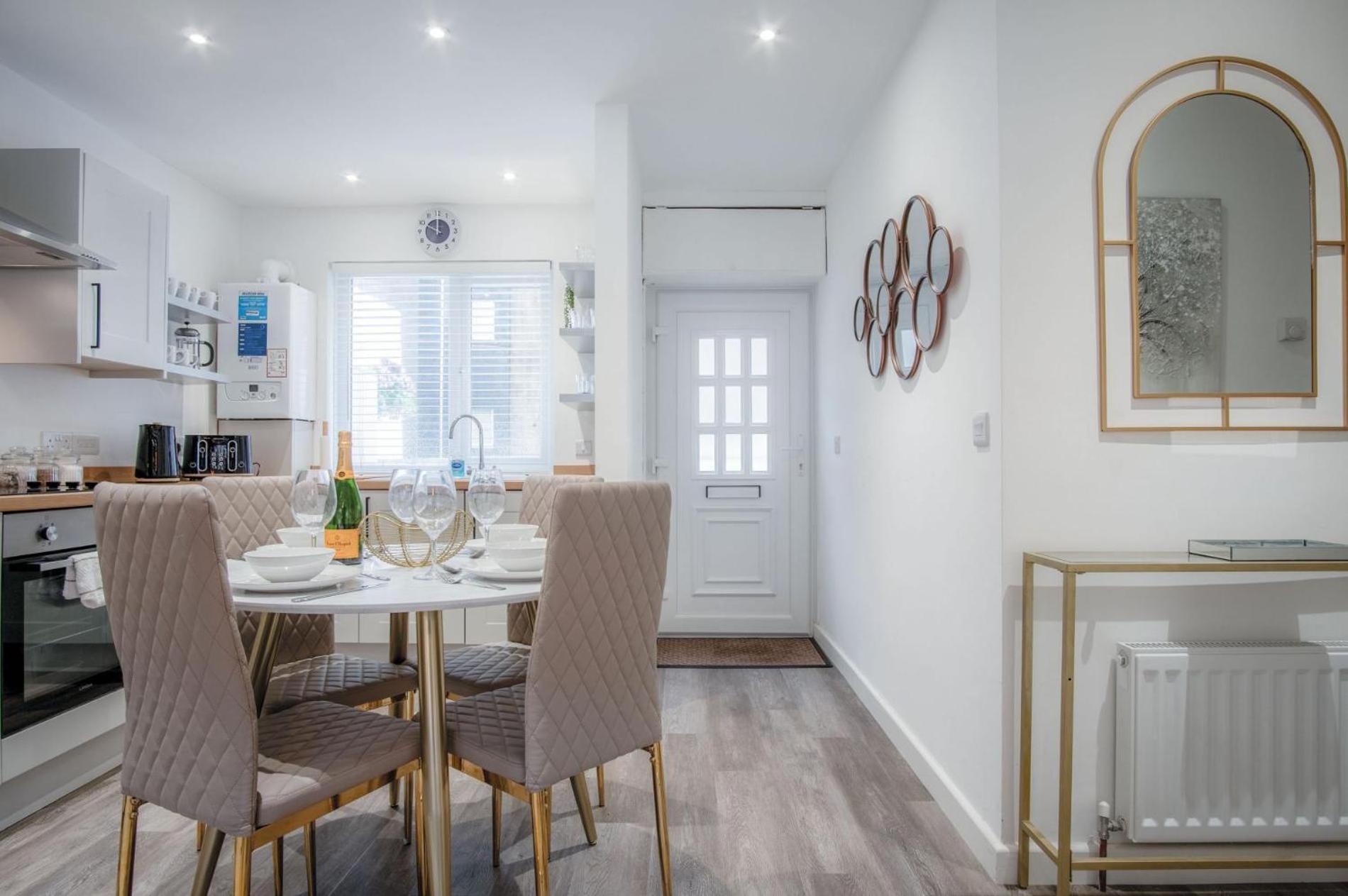 Luxurious Charlton Mews - 2 Bed - Apartment Tenby