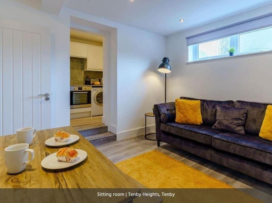 Heights, 5 En-suites, Parking & Garden Holiday home