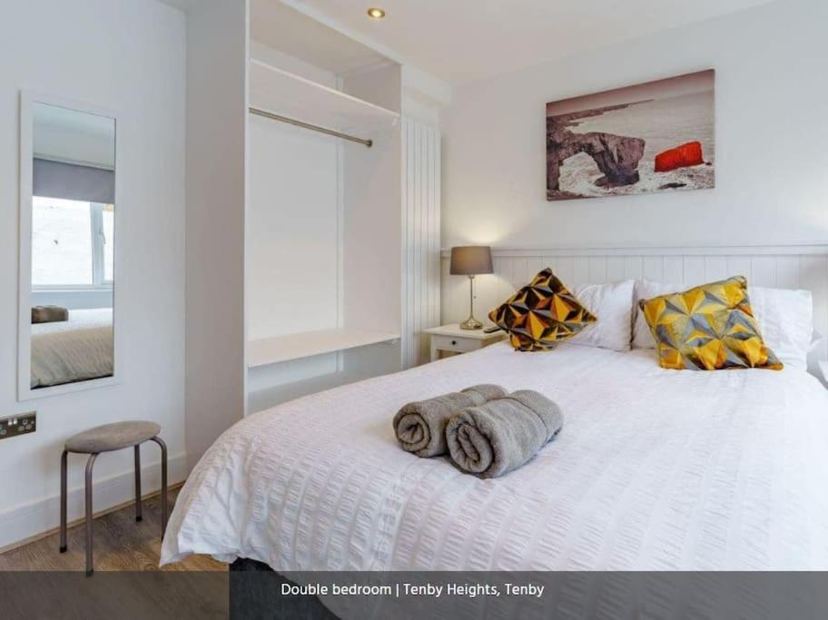 Heights, 5 En-suites, Parking & Garden Holiday home *