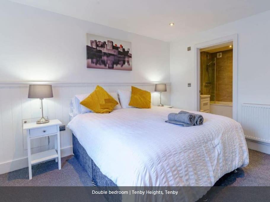 Heights, 5 En-suites, Parking & Garden Holiday home *