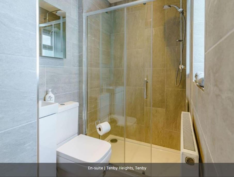 Heights, 5 En-suites, Parking & Garden Holiday home Tenby