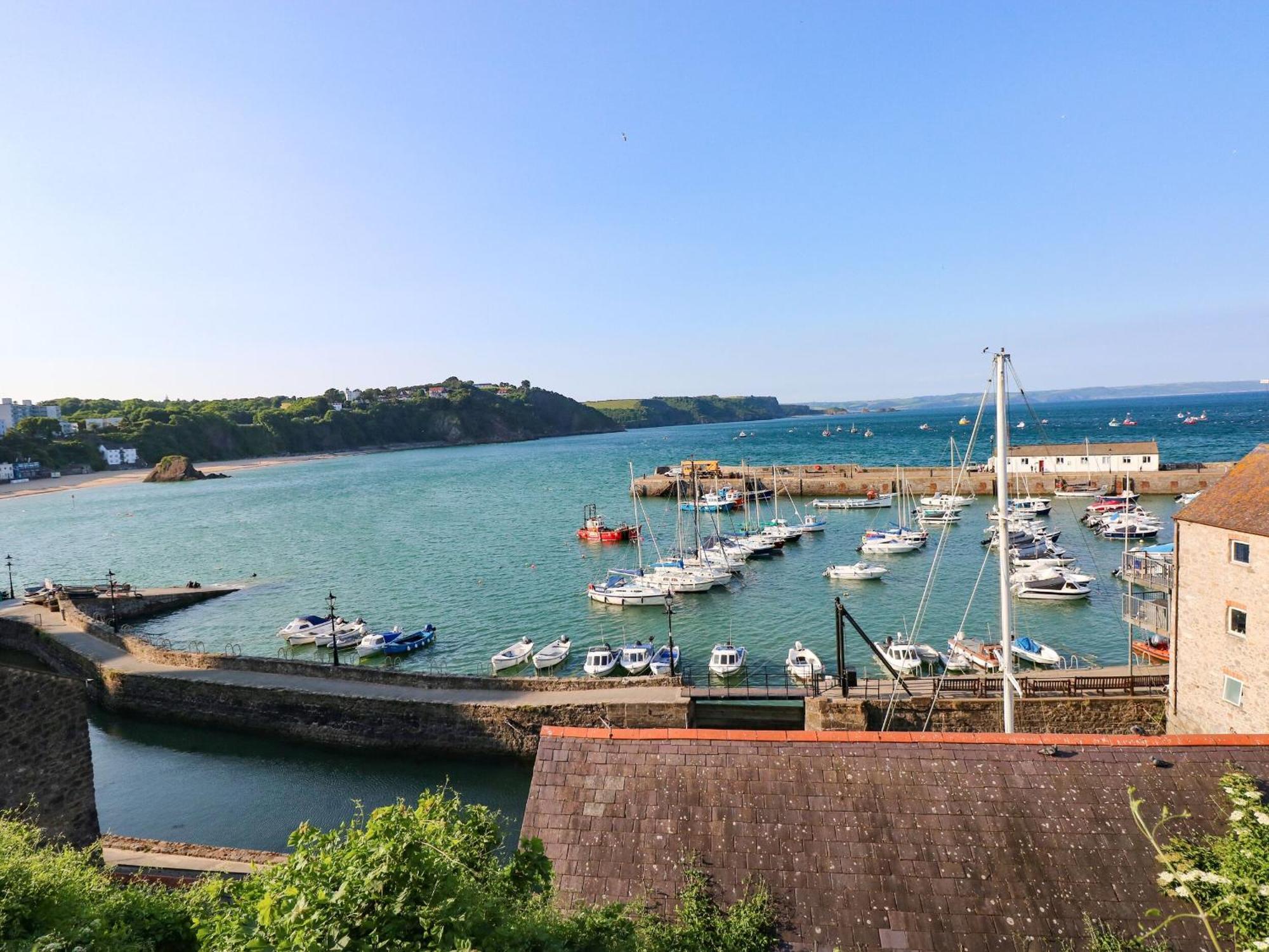 Flat 7 * Tenby