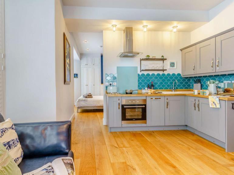 Luxury Above The Stunning Harbour Holiday home *