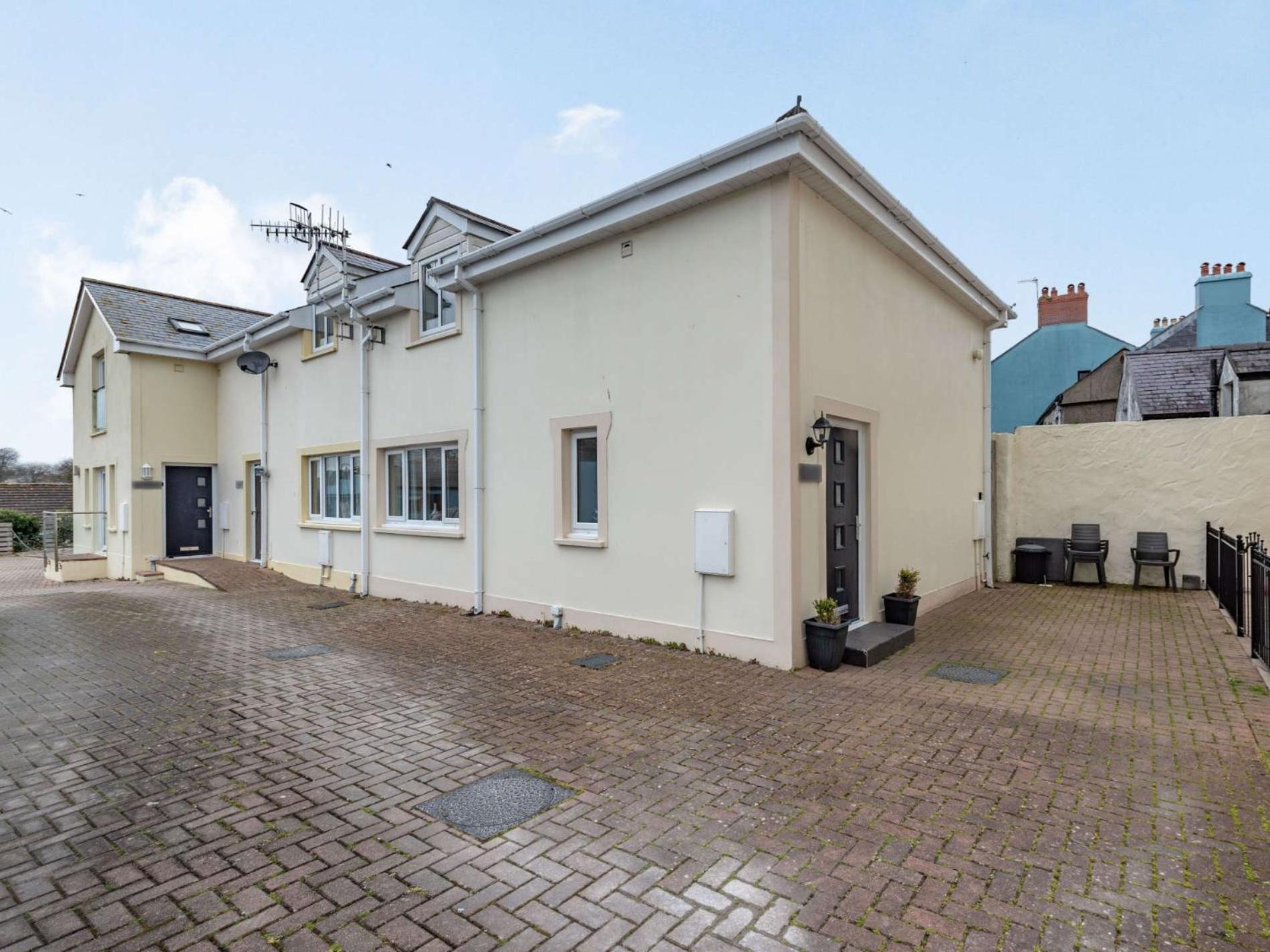 2 Bed In Fb219 * Tenby
