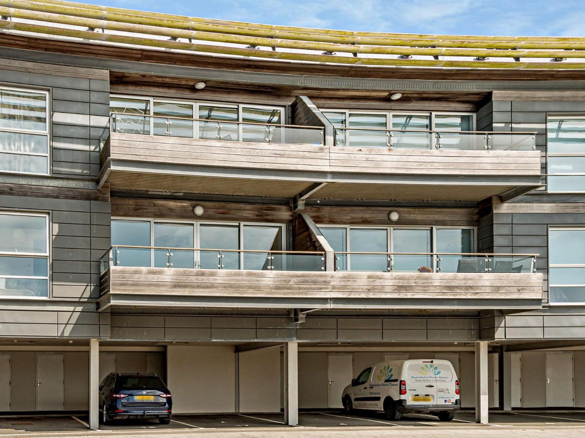 2 Bed In Fb292 Apartment Tenby