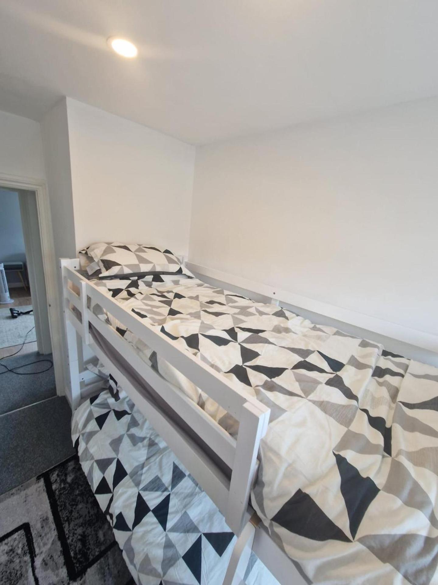 Captivating 2-bed In Apartment