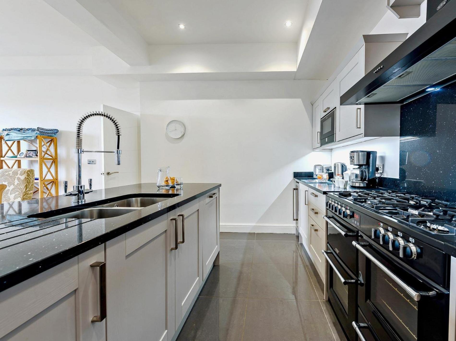 3 Bed In Fb161 * Tenby