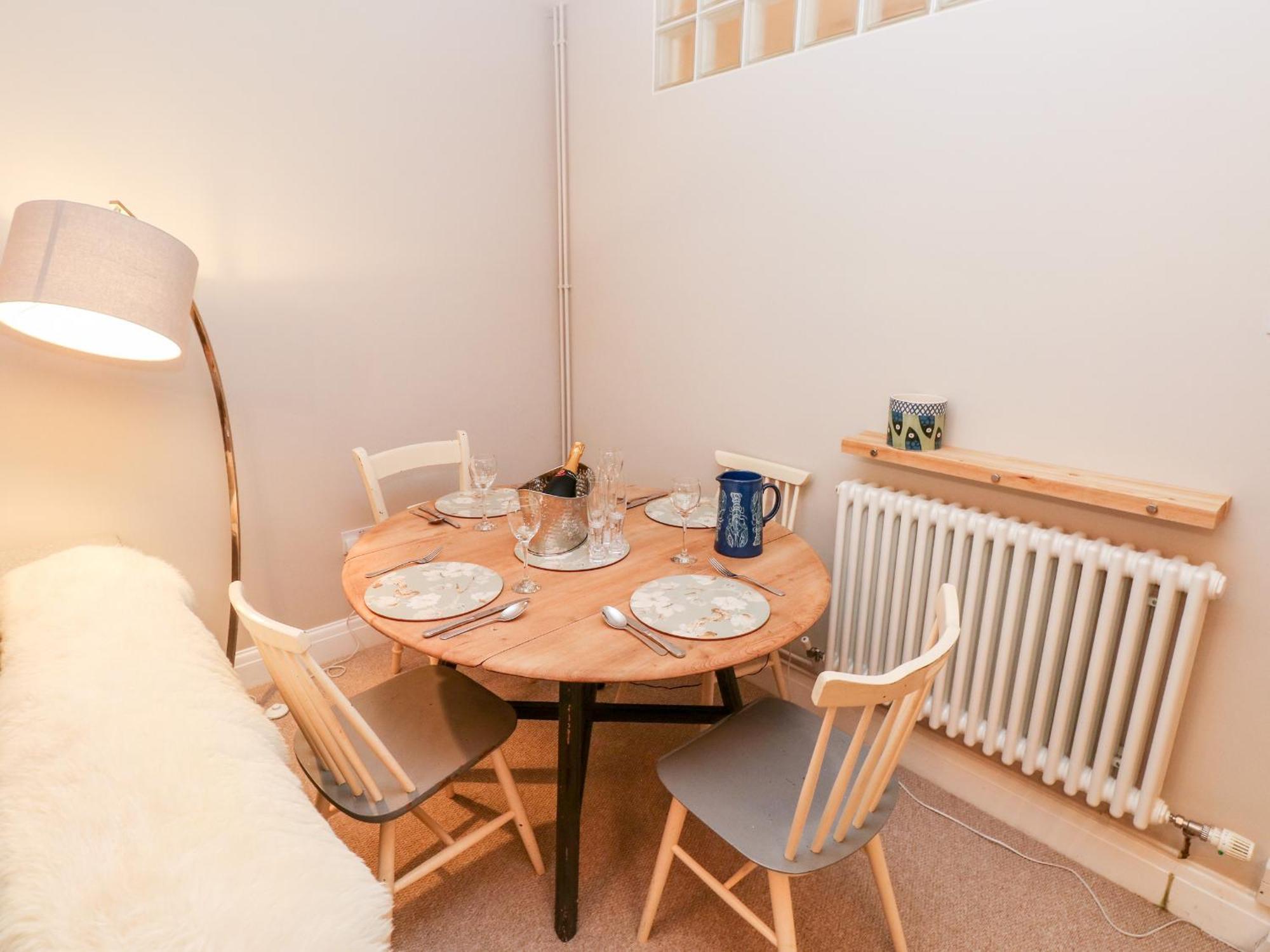 Flat 1, Belmont Apartment