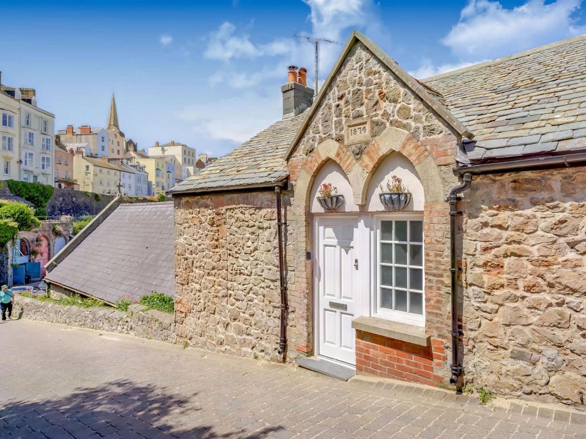 2 Bed In 88608 Holiday home Tenby