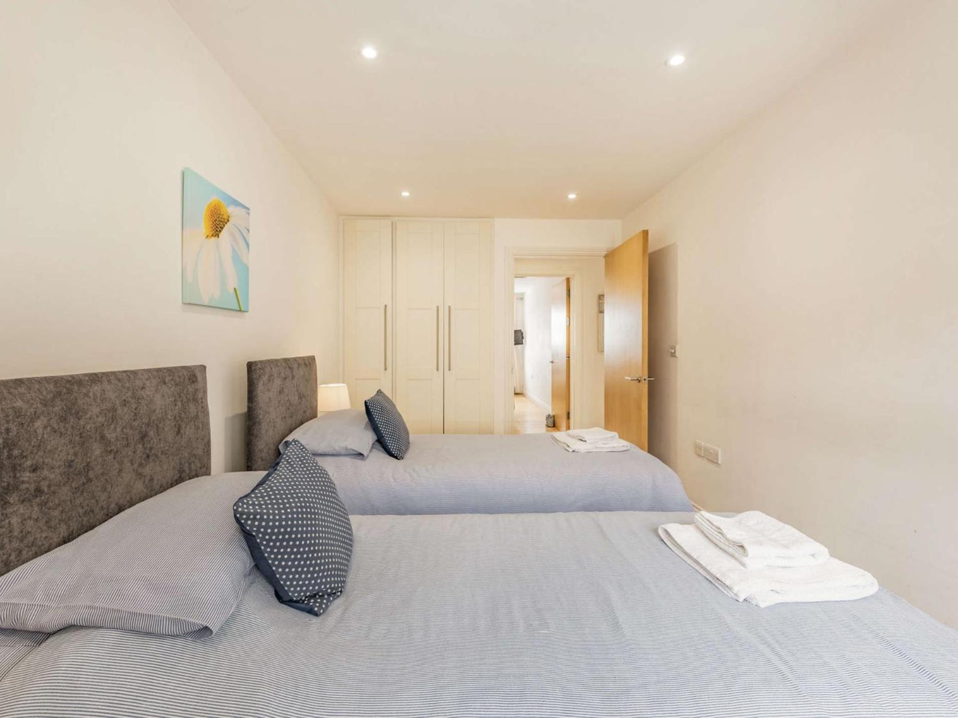Apartment 3 Bed In Fb055