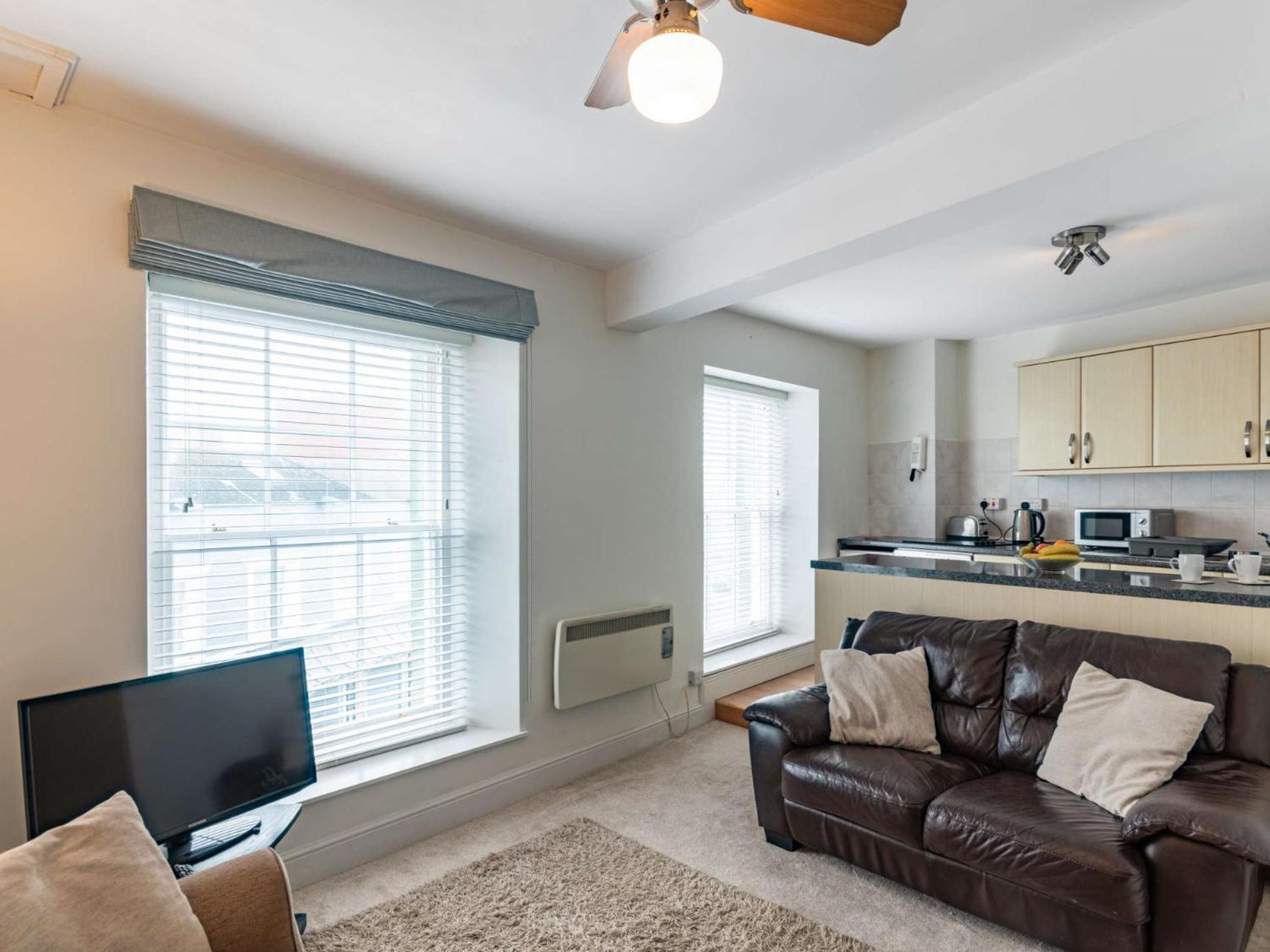 2 Bed In 83211 Tenby