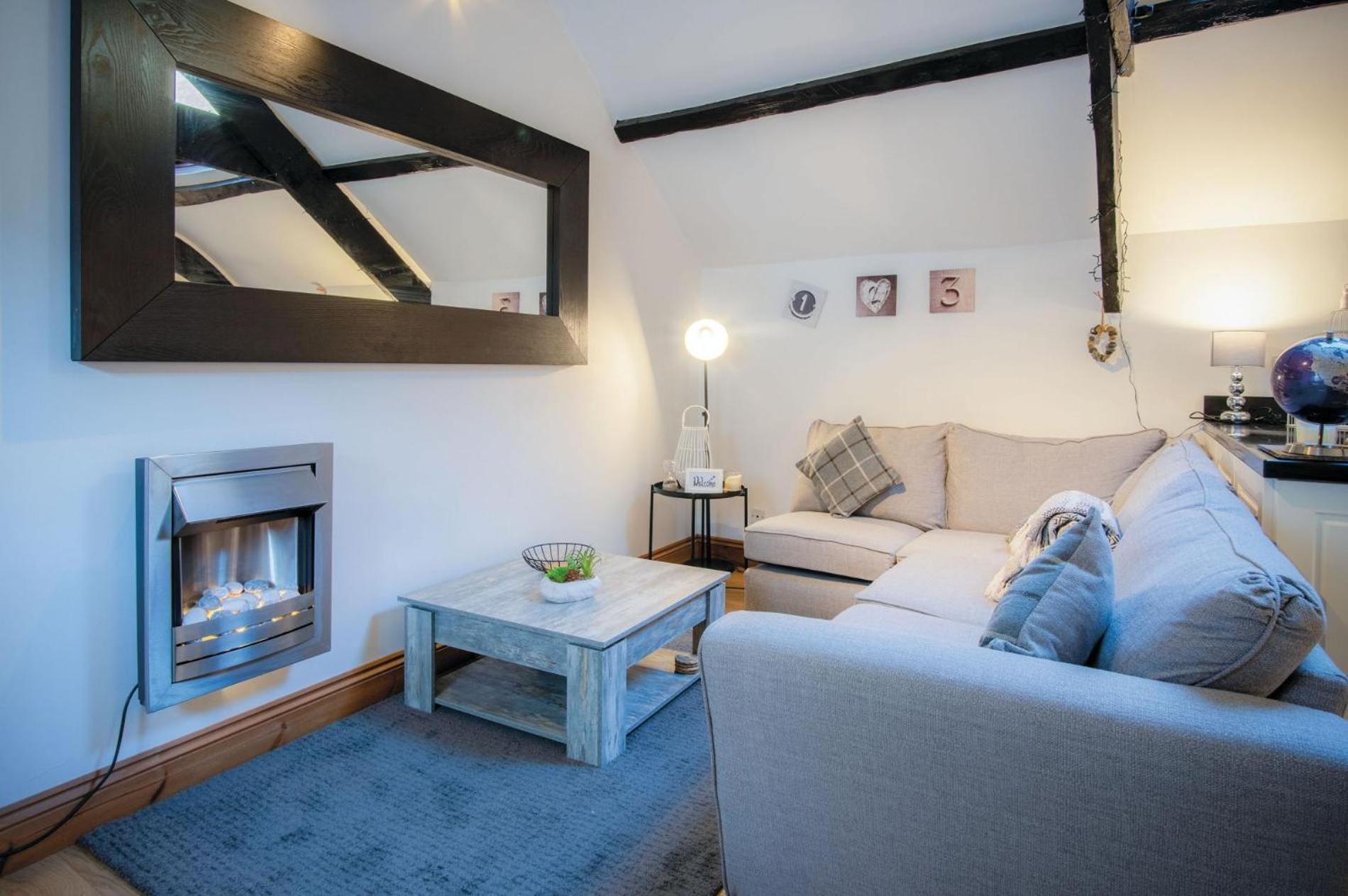 Cosy At The Mews - 2 Bedroom - Apartment *