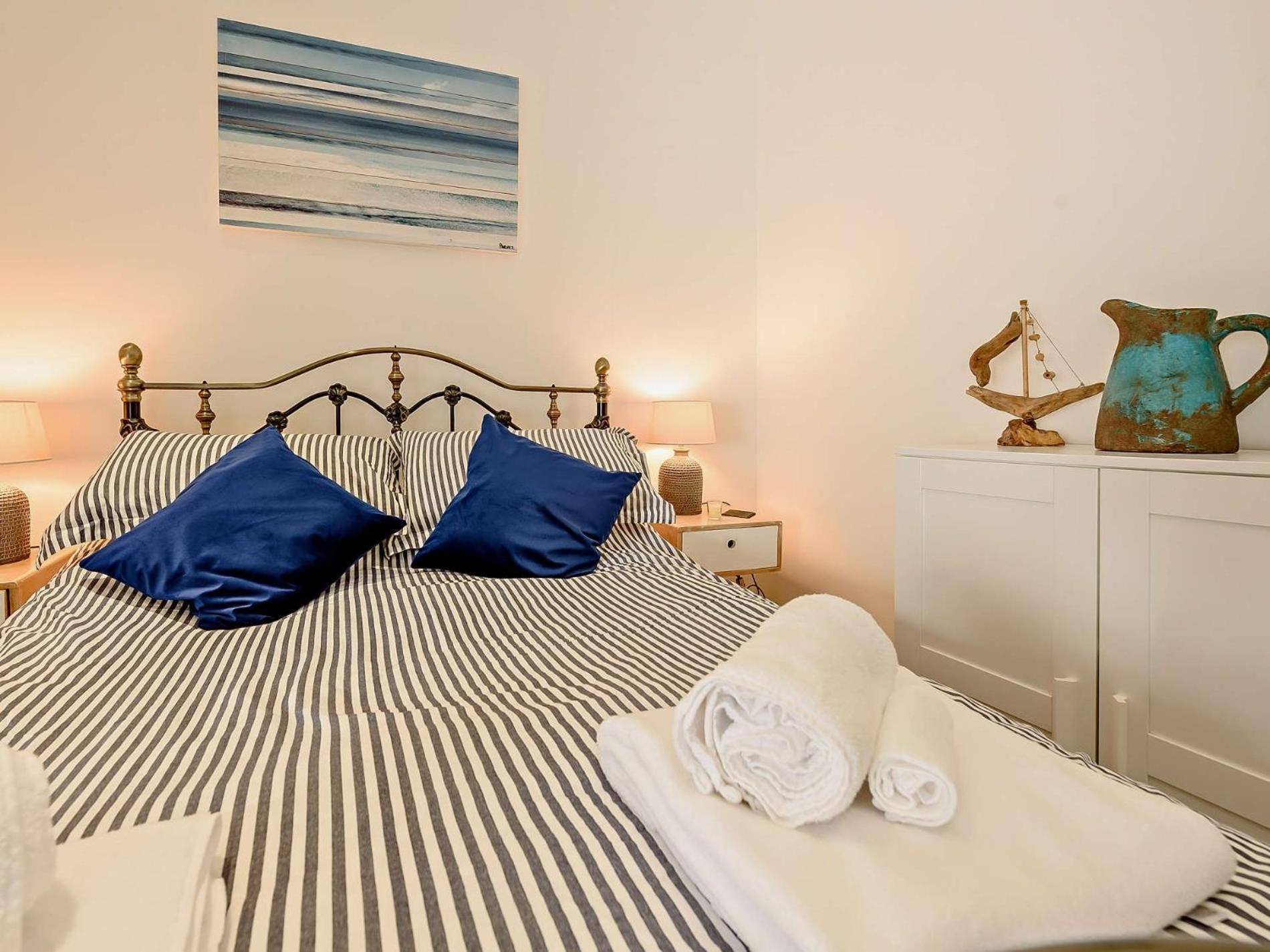 2 Bed In 91092 Holiday home Tenby