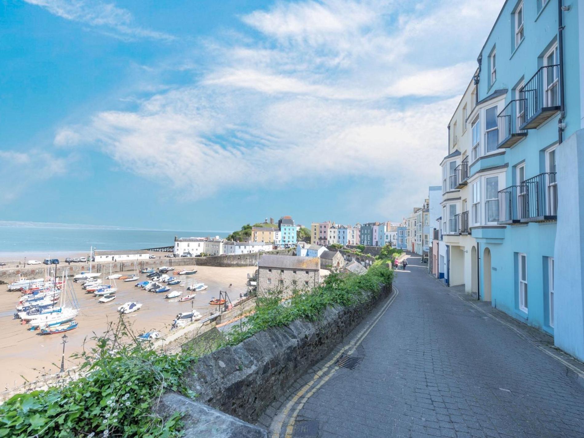 2 Bed In Fb114 Tenby