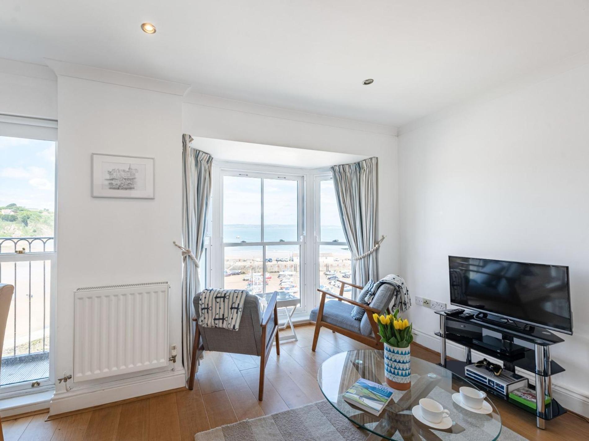 2 Bed In Fb114 * Tenby