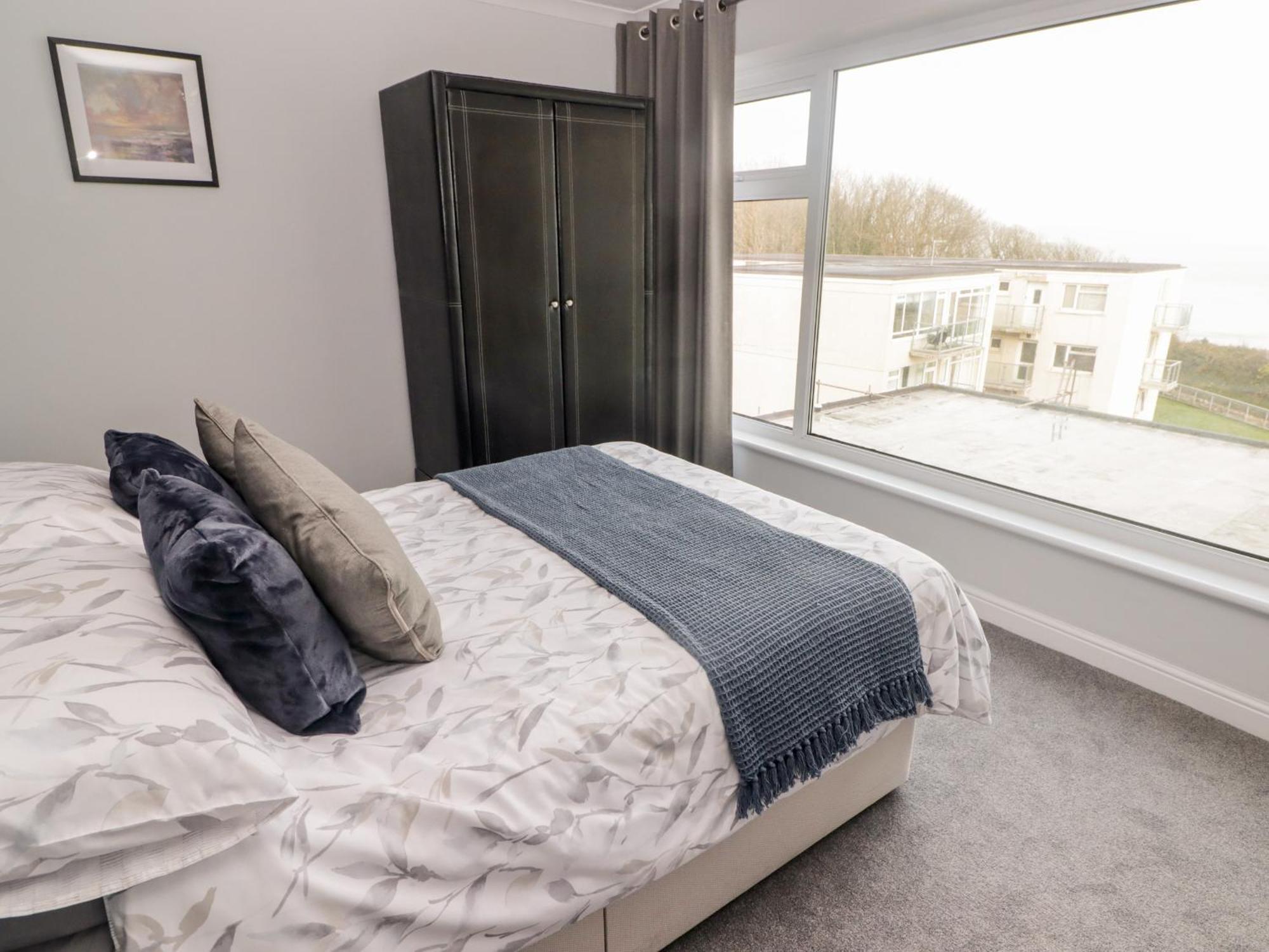 54 Croft Court Tenby