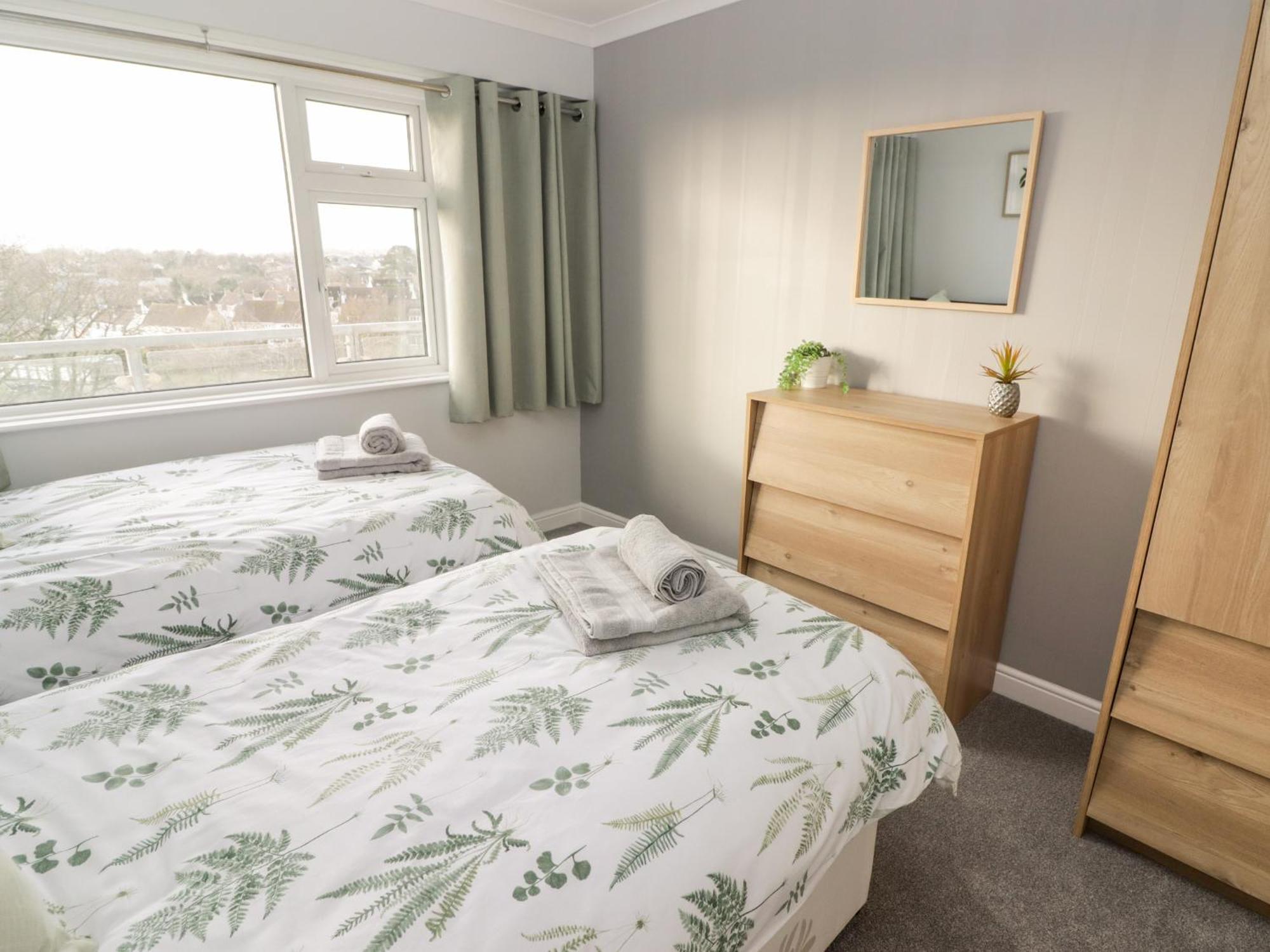 54 Croft Court Apartment Tenby
