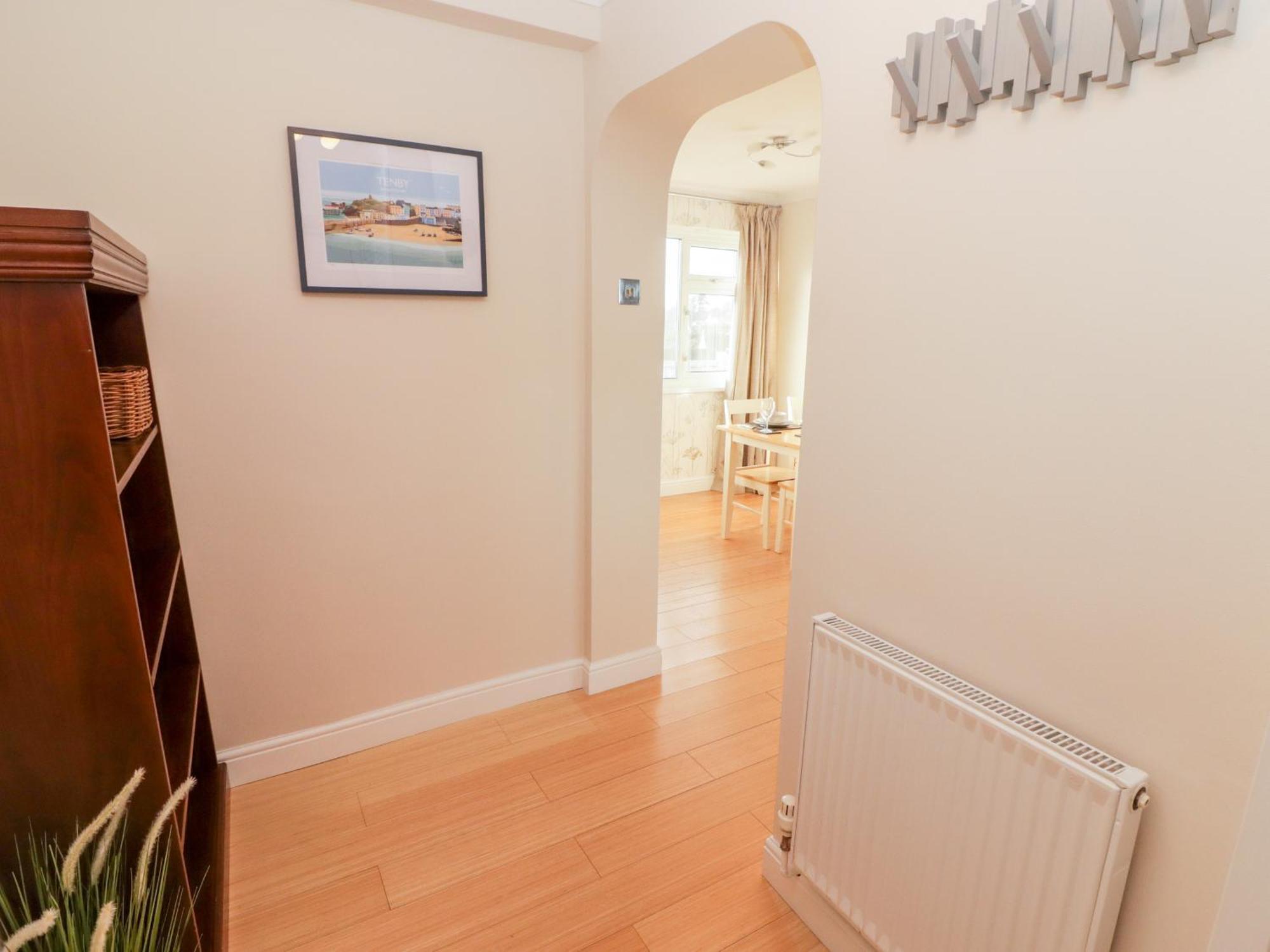 54 Croft Court * Tenby