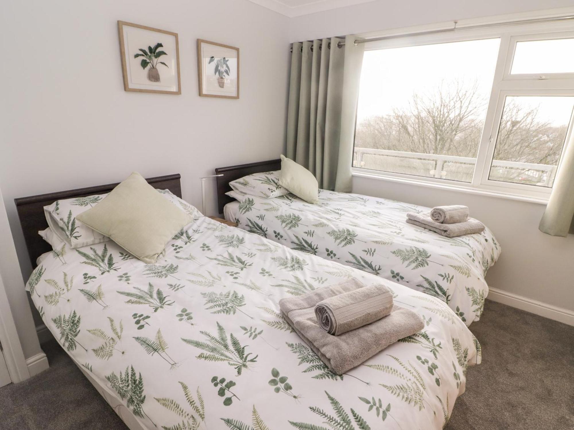 54 Croft Court Apartment Tenby