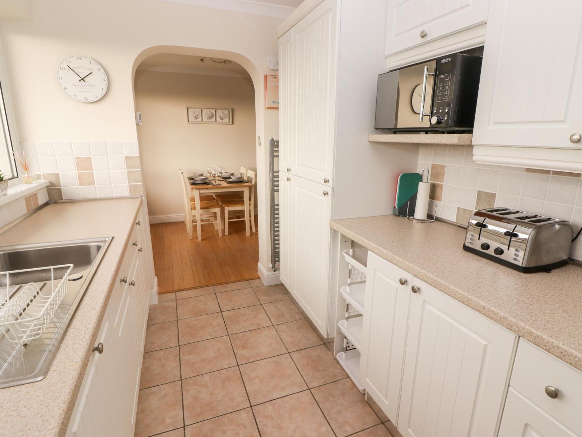 54 Croft Court * Tenby
