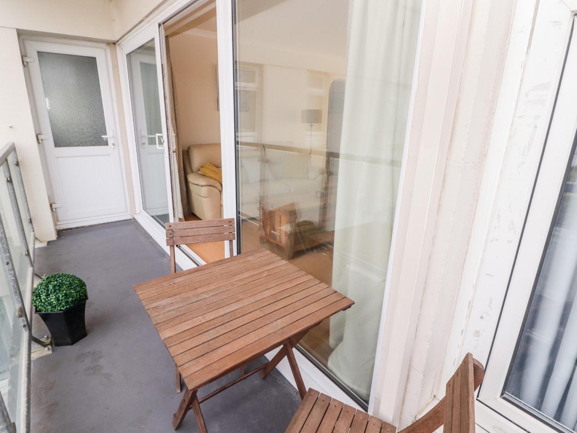 54 Croft Court Tenby