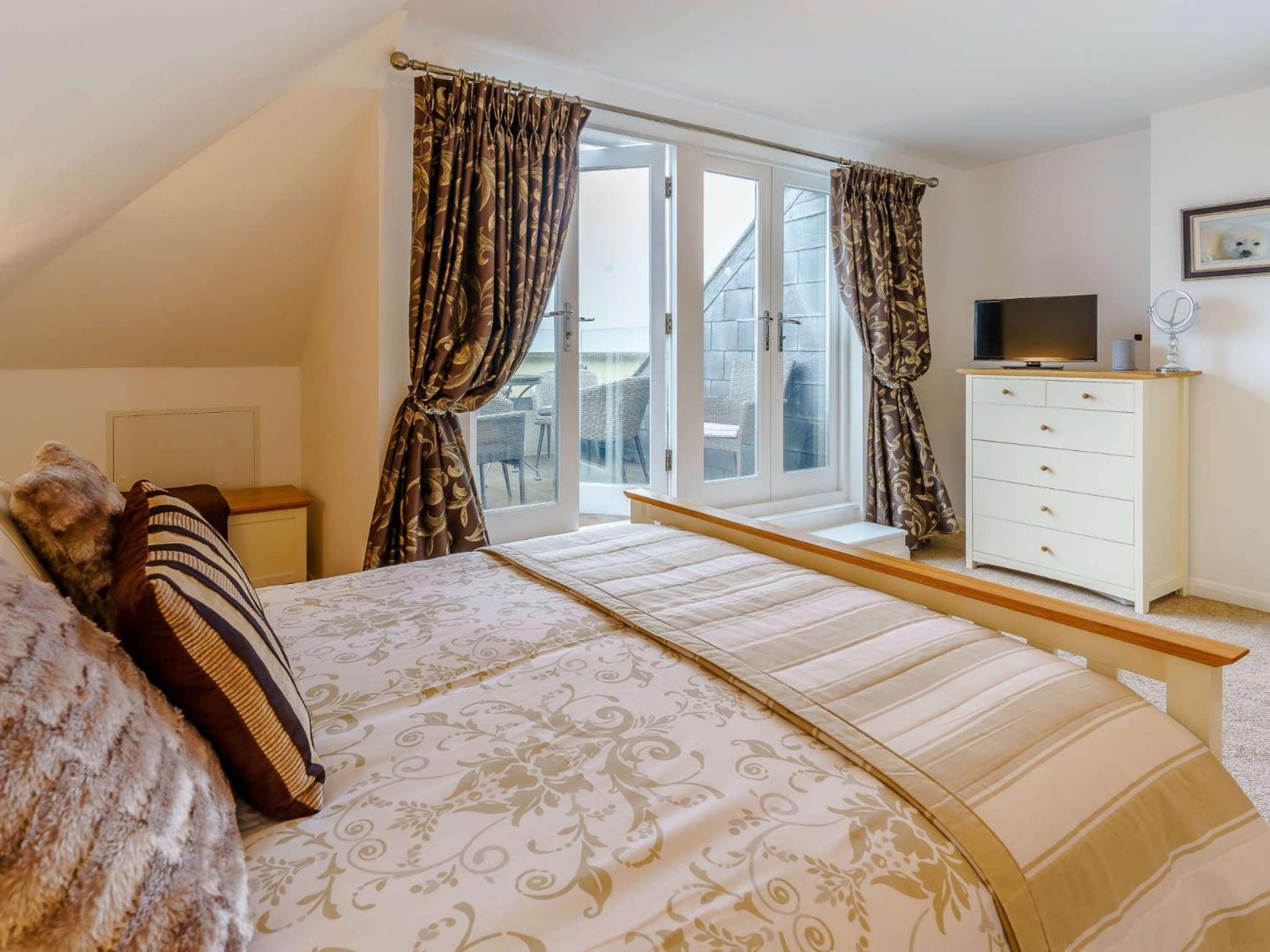 3 Bed In Fb273 Holiday home Tenby