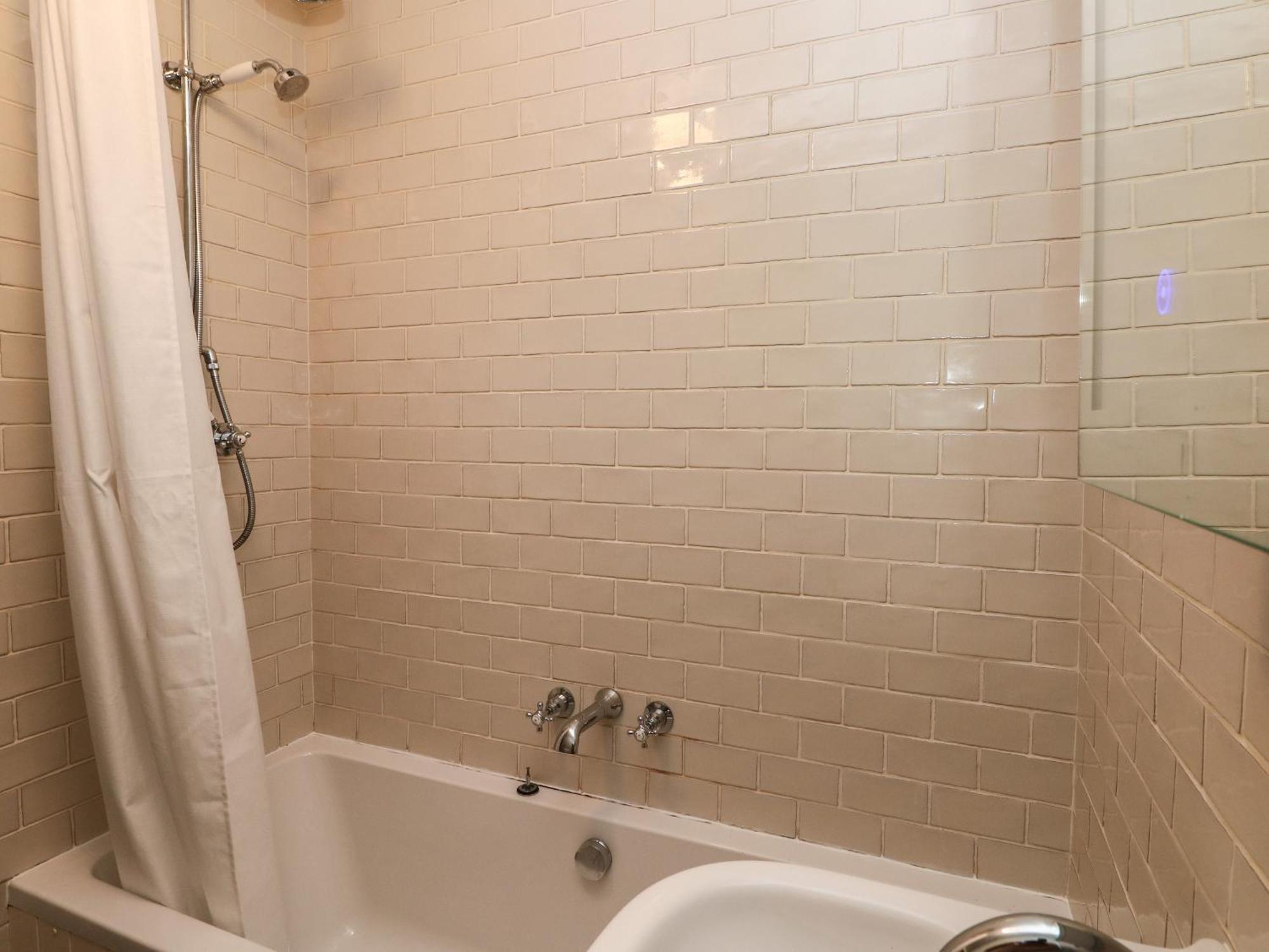 Flat 1, Belmont