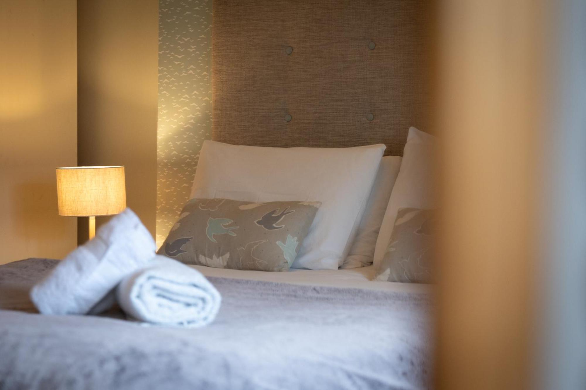 Spinnaker - Close To Town Sea Views Apartment *