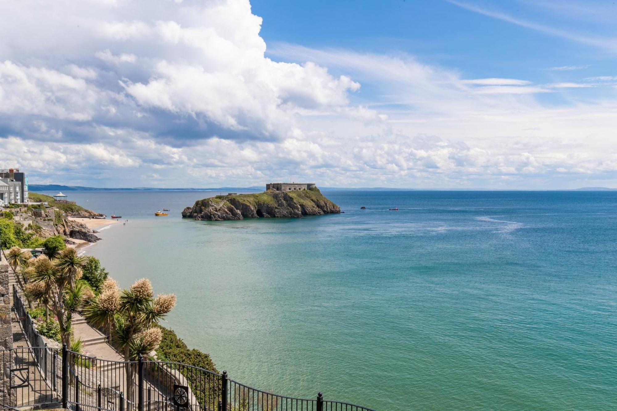 Spinnaker - Close To Town Sea Views Apartment *