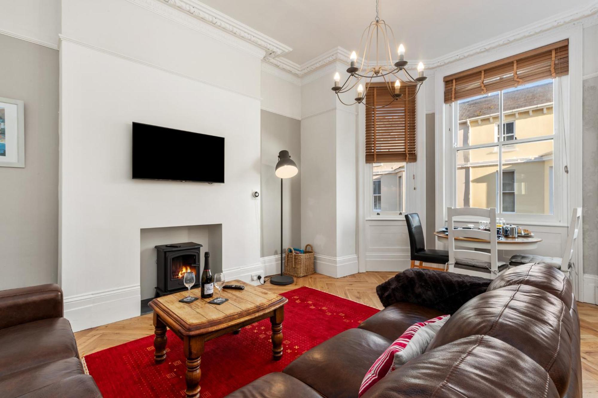 Spinnaker - Close To Town Sea Views * Tenby