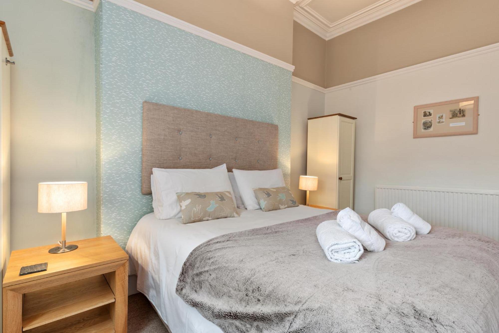 Spinnaker - Close To Town Sea Views Tenby