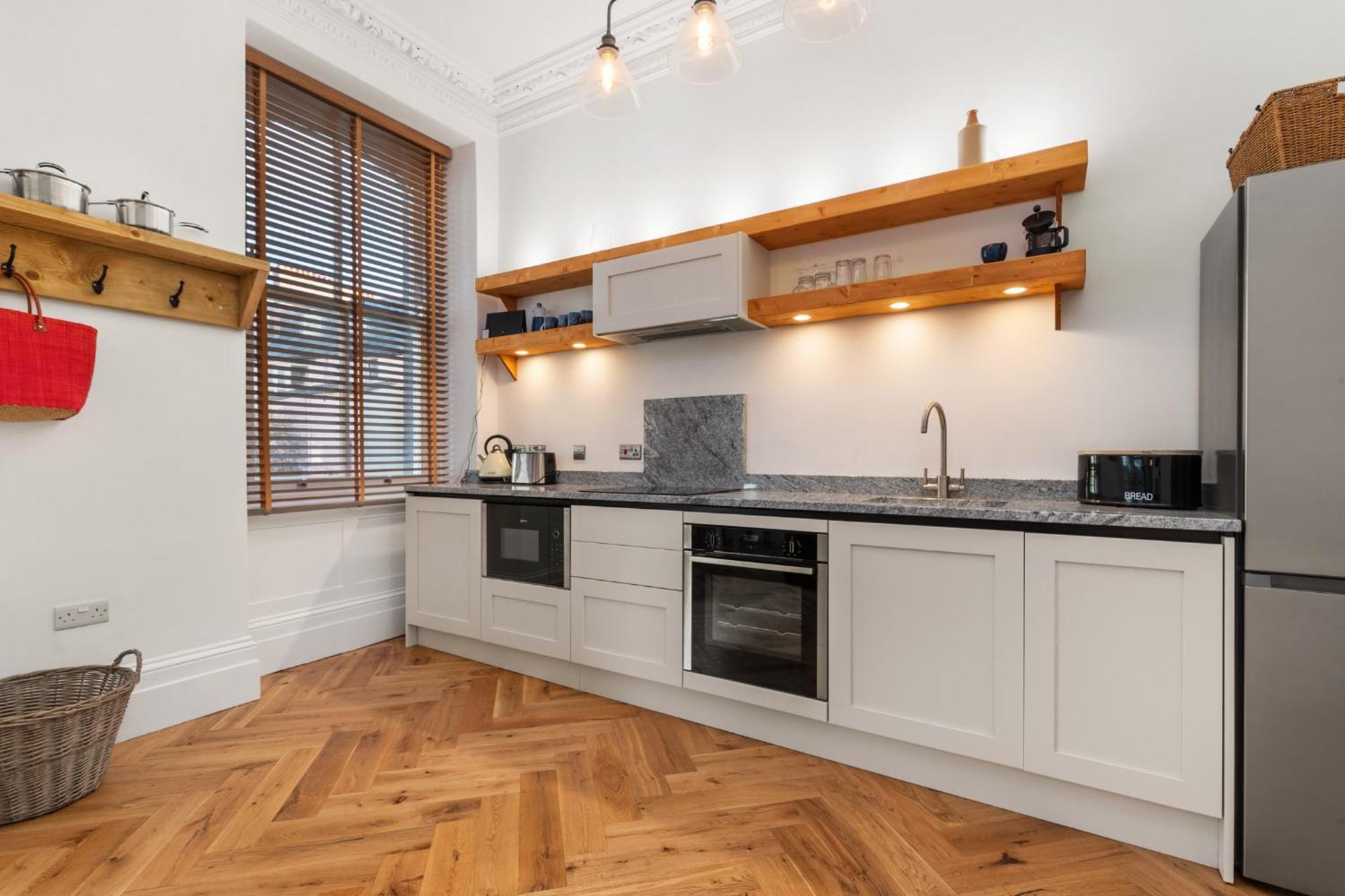 Spinnaker - Close To Town Sea Views * Tenby