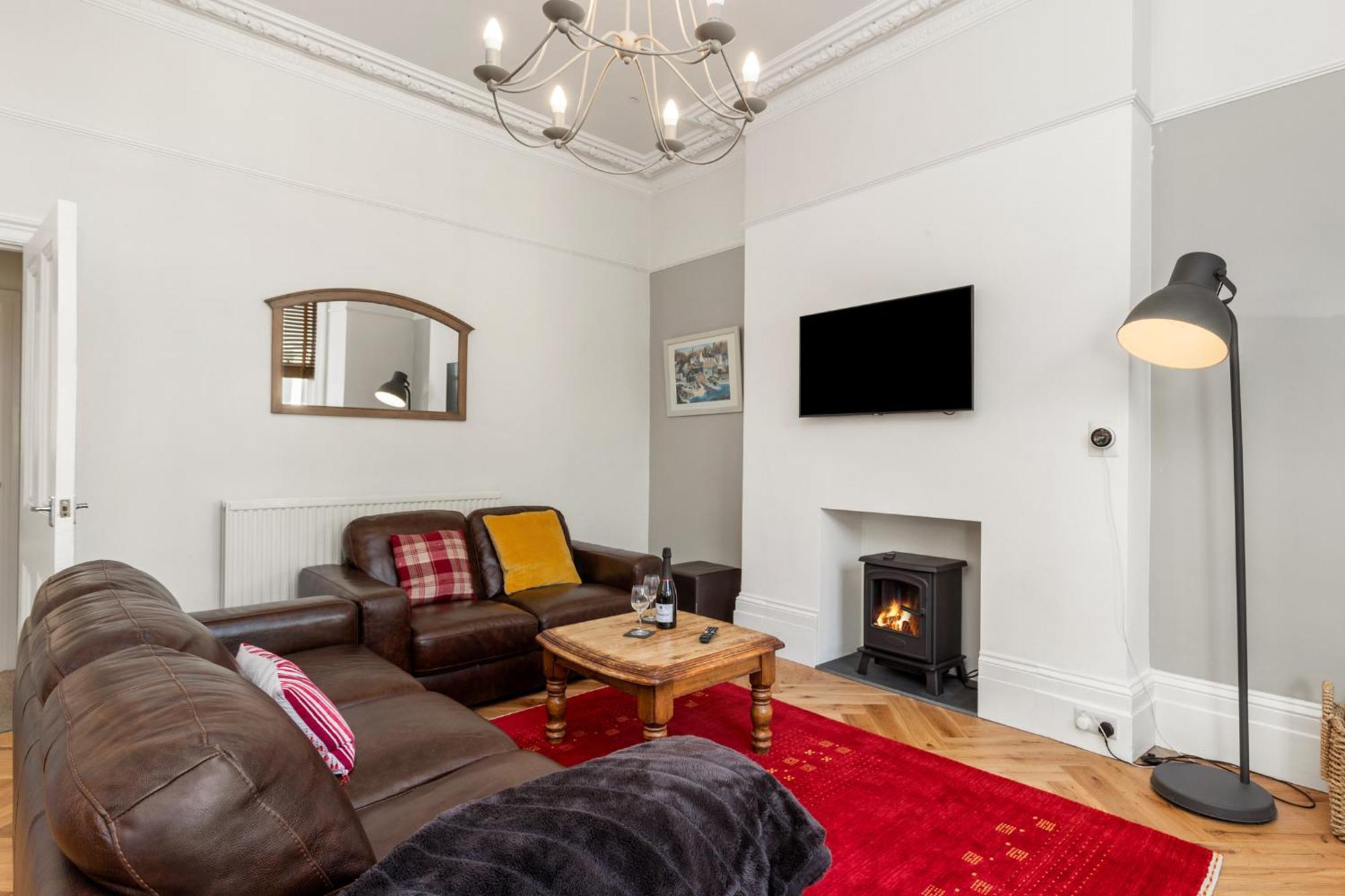 Spinnaker - Close To Town Sea Views