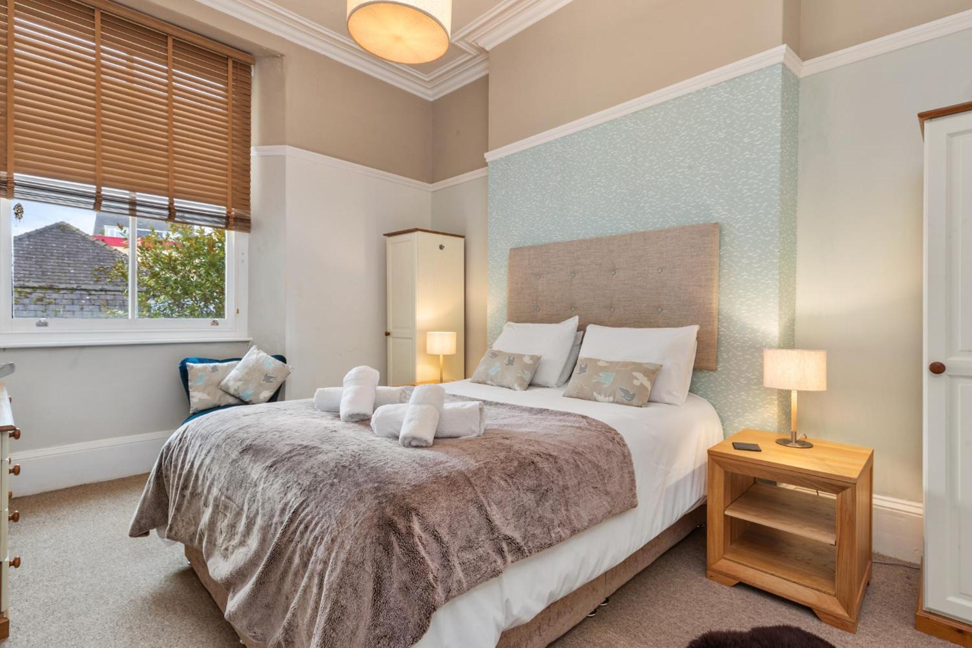 Spinnaker - Close To Town Sea Views Apartment *