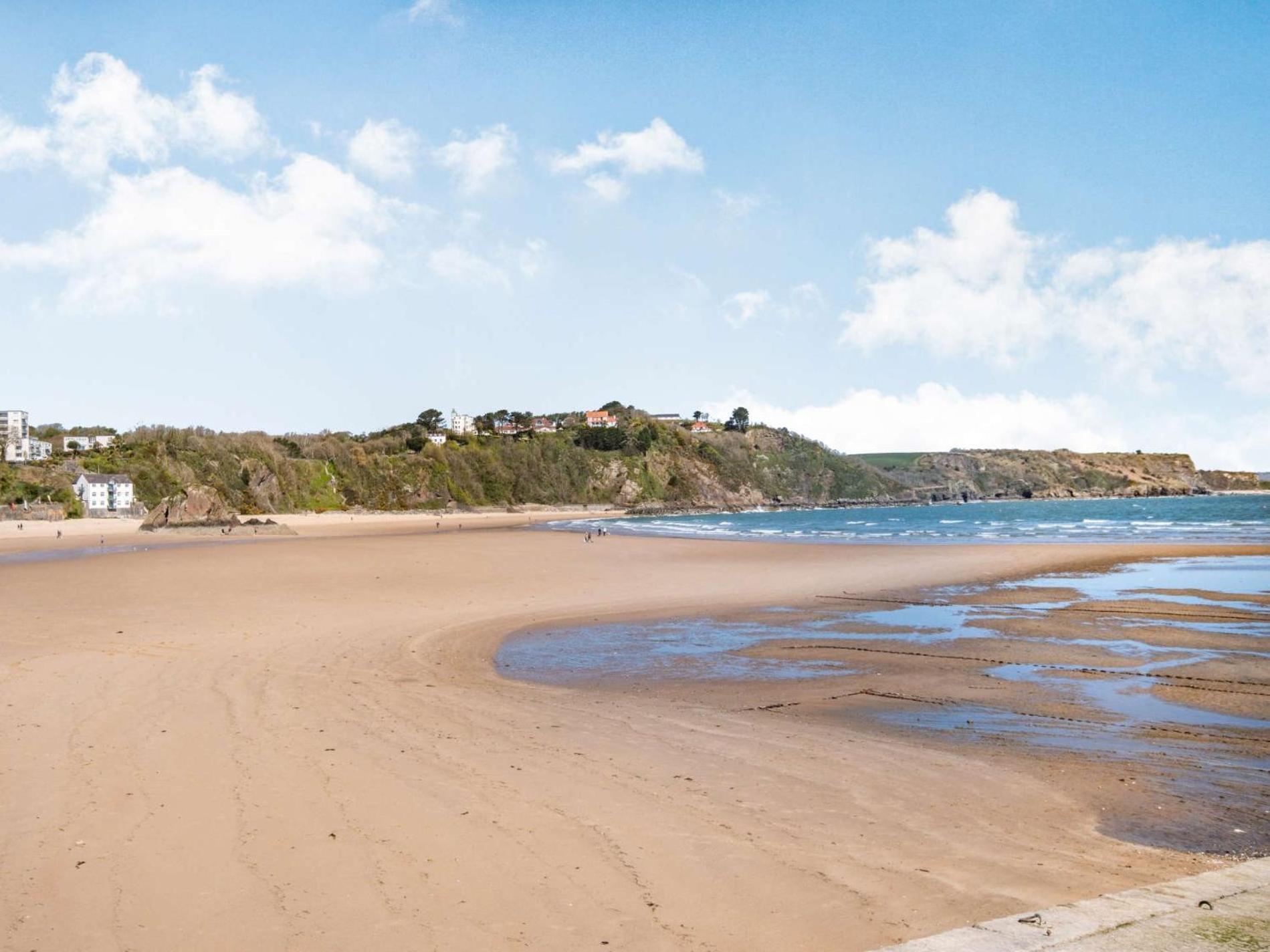 2 Bed In Fb115 Apartment Tenby