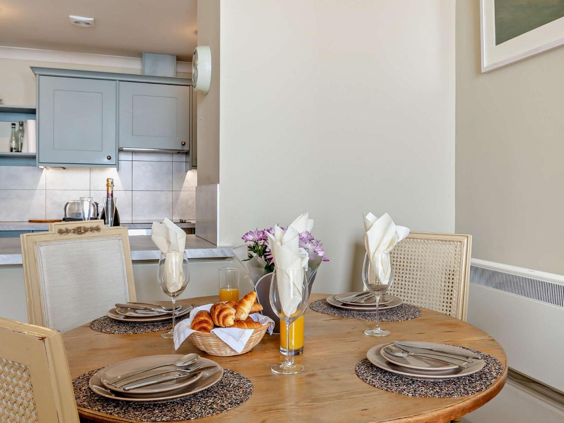 2 Bed In Fb163 Tenby