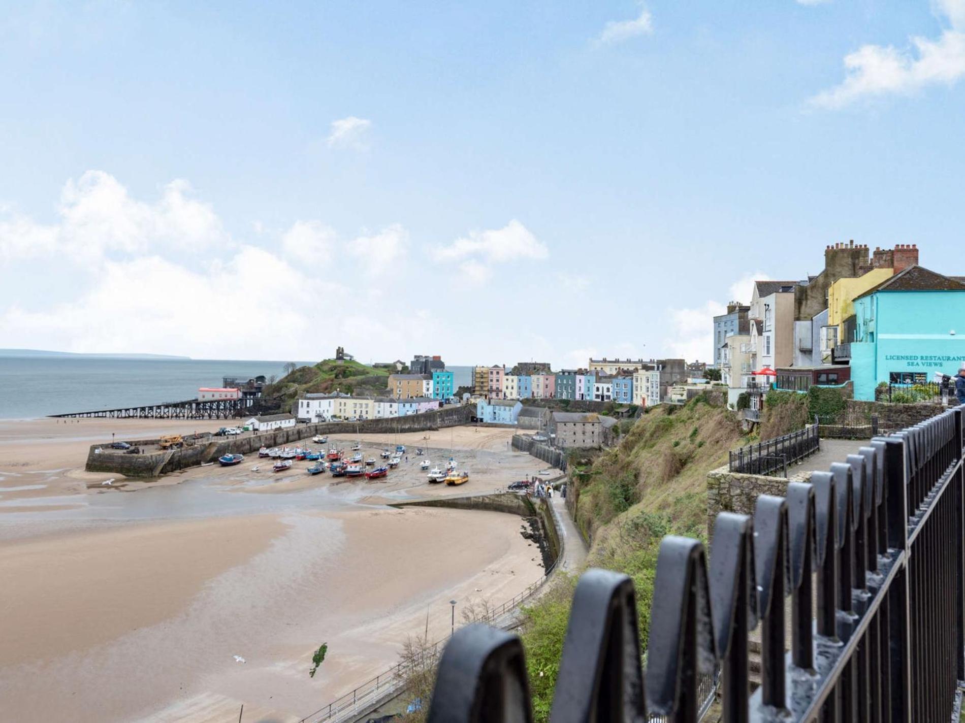 2 Bed In Fb219 * Tenby