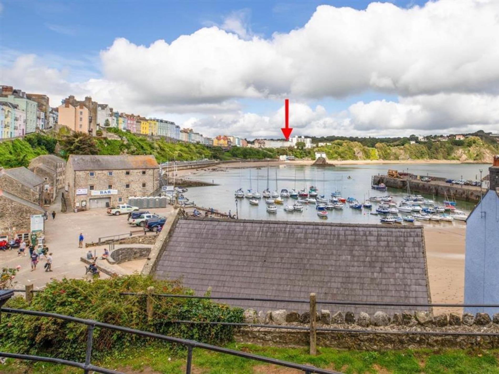 2 Bed In Fb163 * Tenby