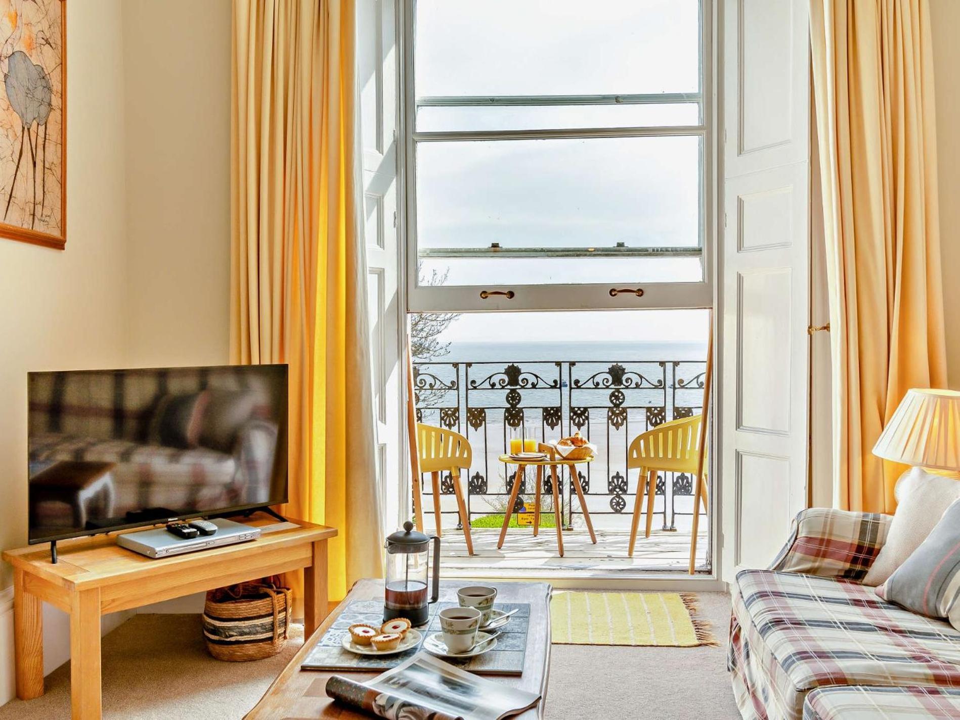 2 Bed In Fb163 Tenby