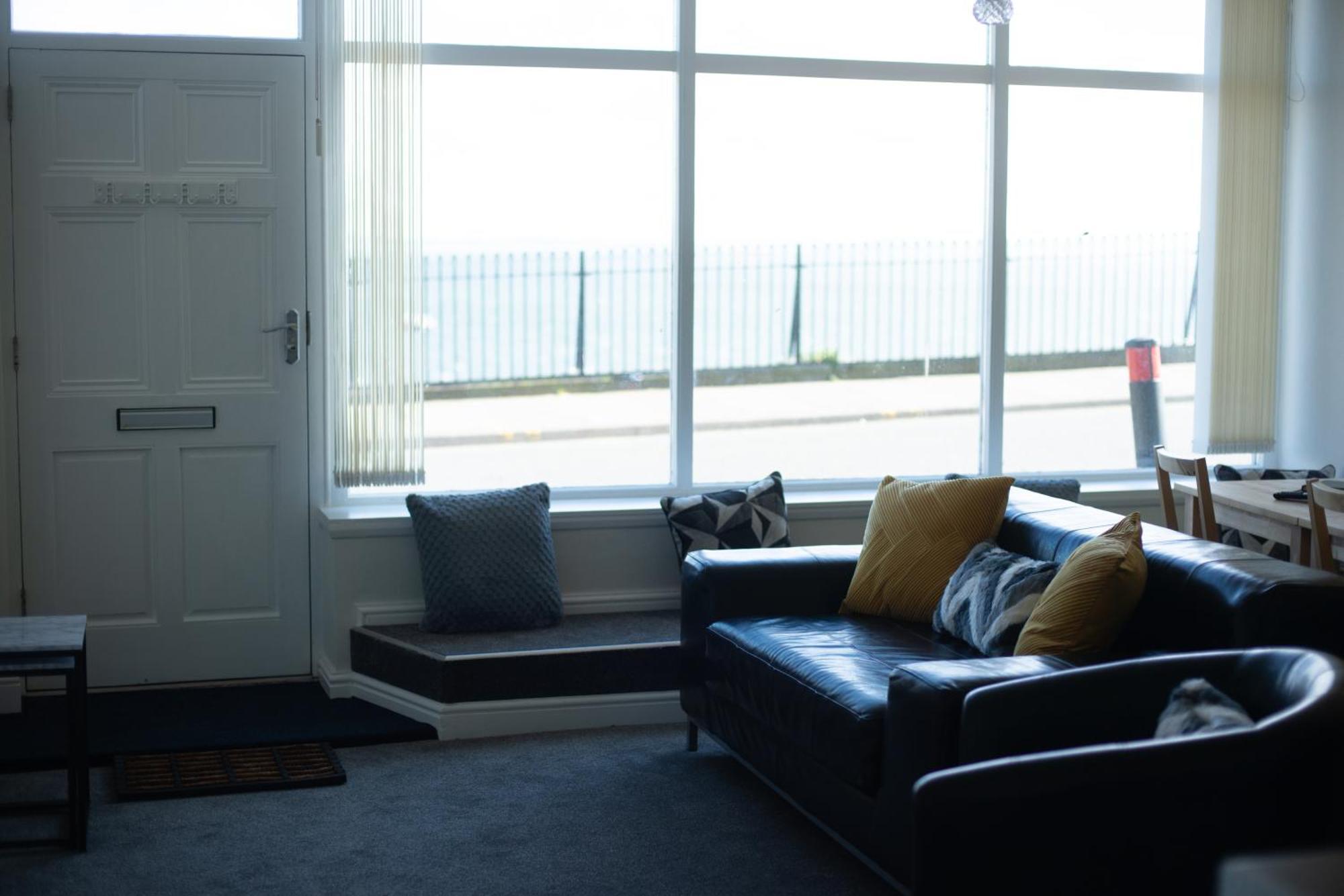 Central North Beach With Parking Apartment Tenby