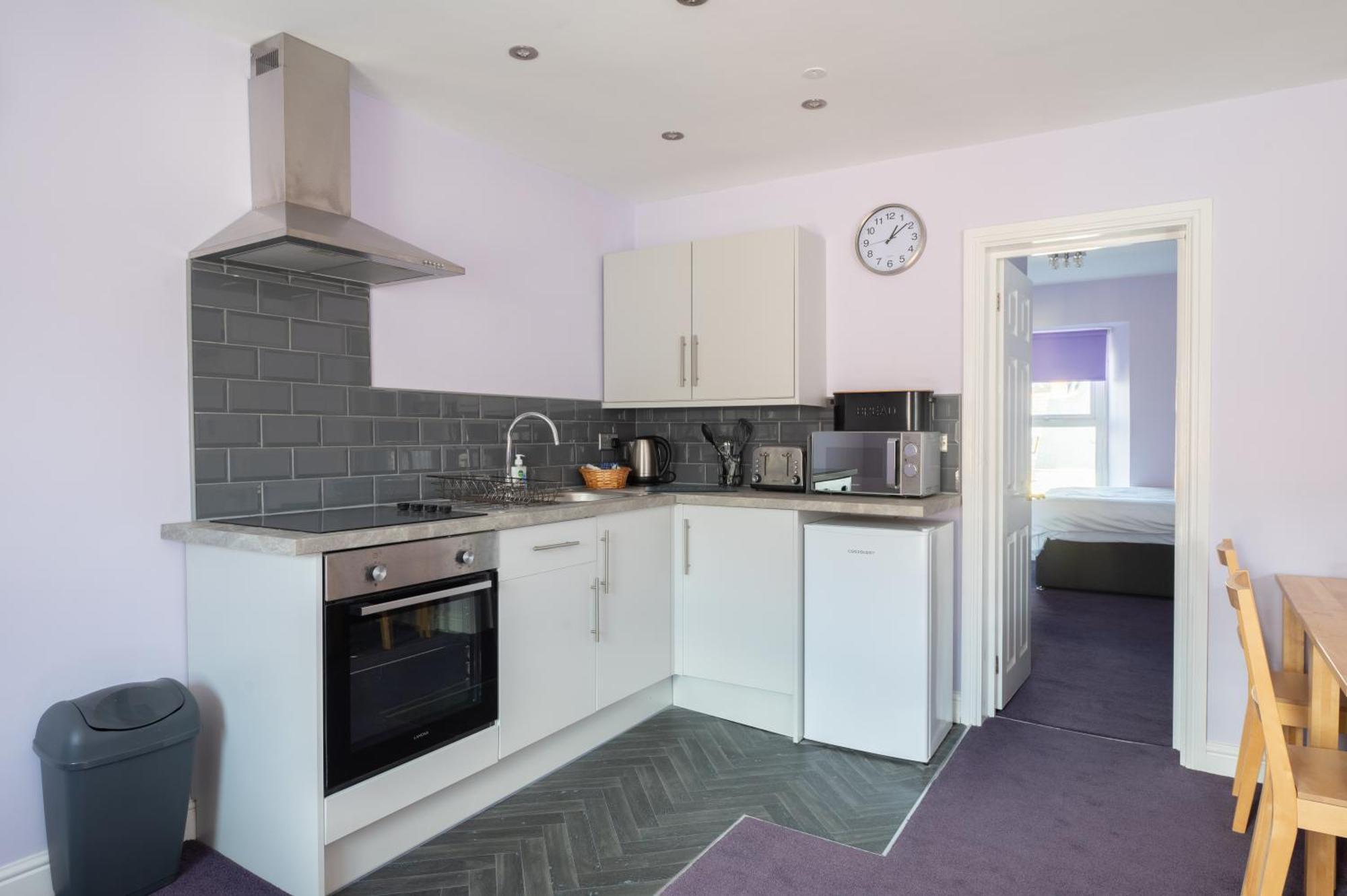 Town Centre Family-friendly Flat Sleeps Four *