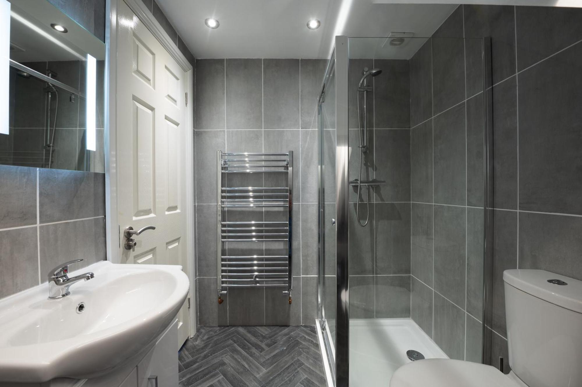 Town Centre Family-friendly Flat Sleeps Four *