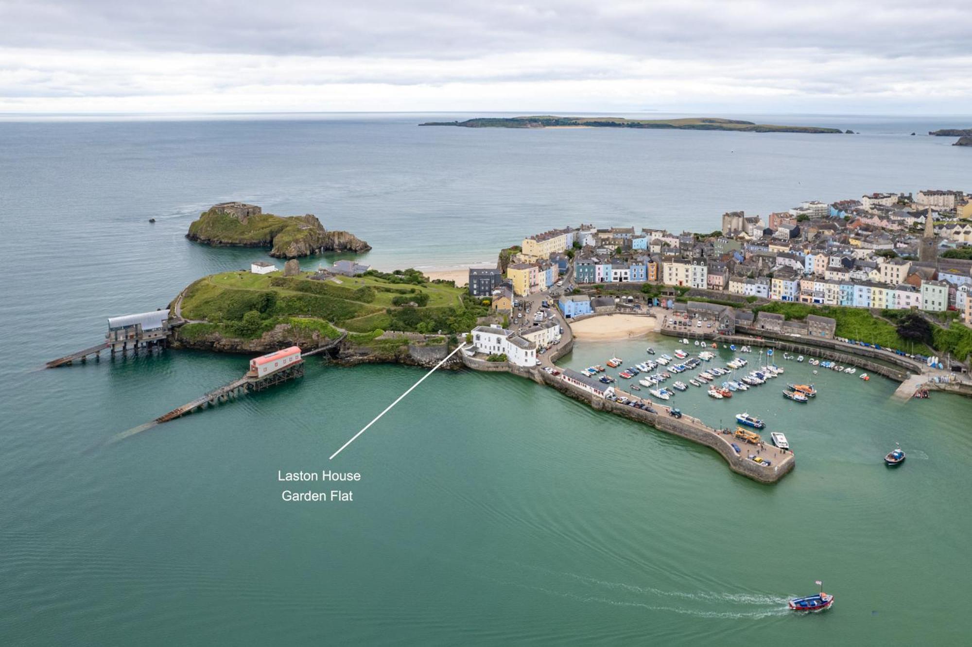 Laston Garden - Sea Views Large Terrace Apartment Tenby
