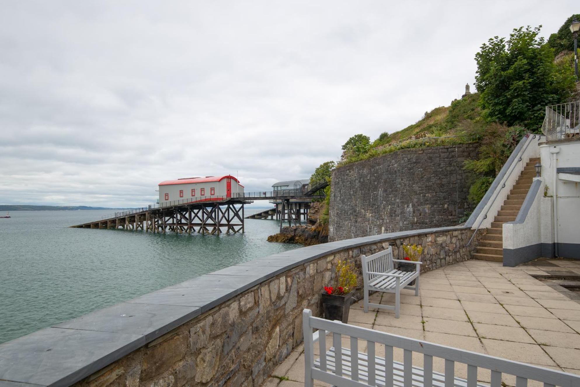 Laston Garden - Sea Views Large Terrace Apartment *
