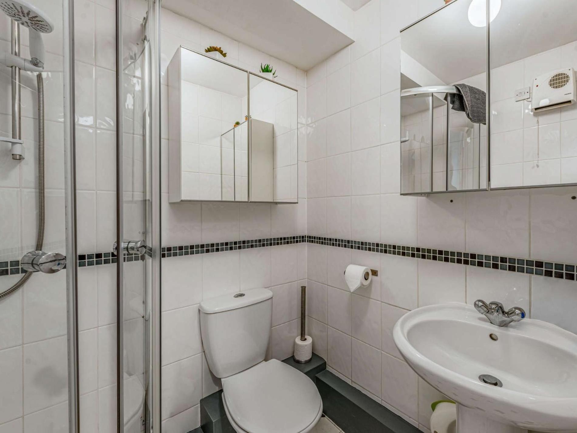 1 Bed In Fb056 Tenby