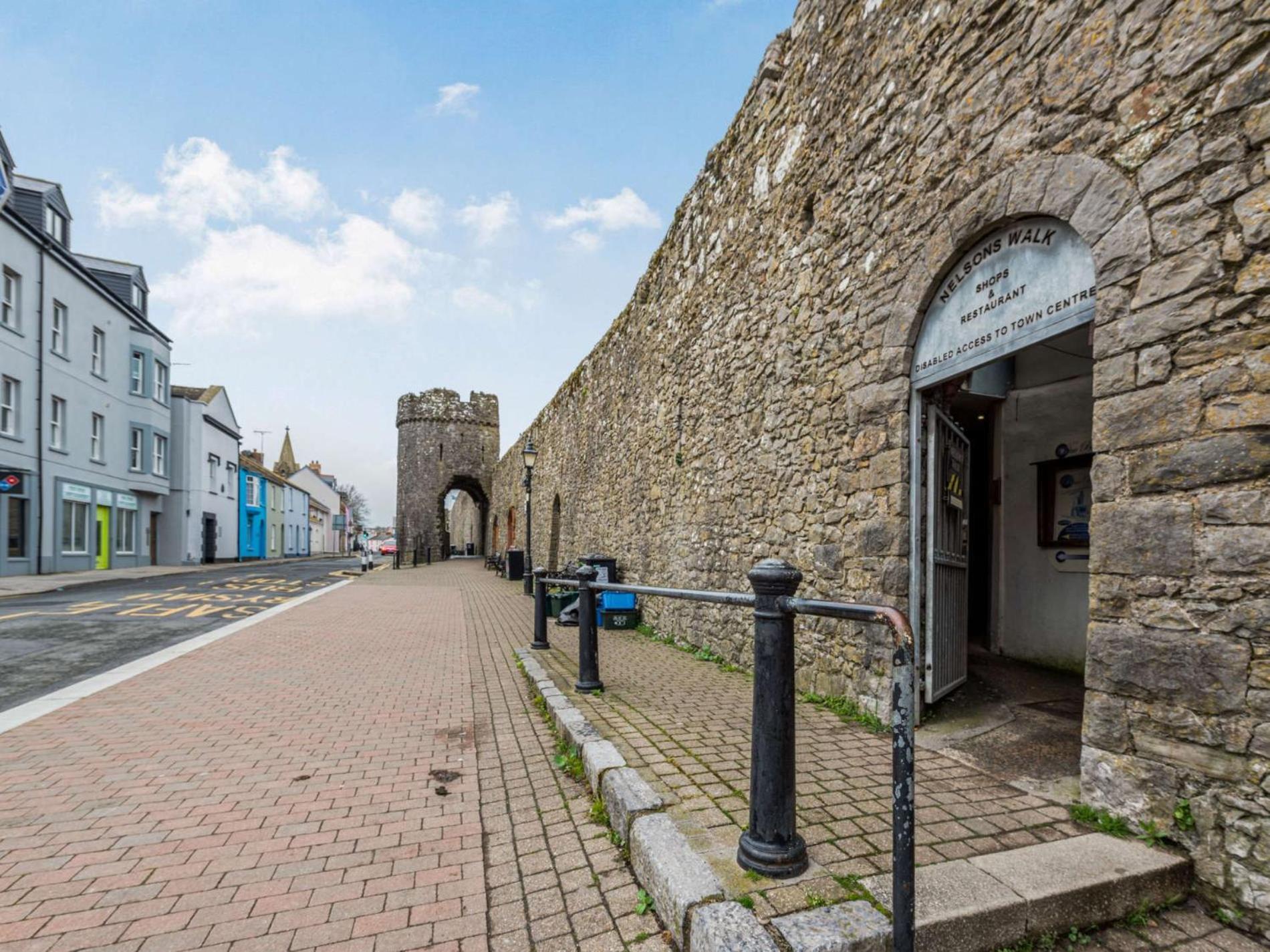 1 Bed In Fb056 Tenby
