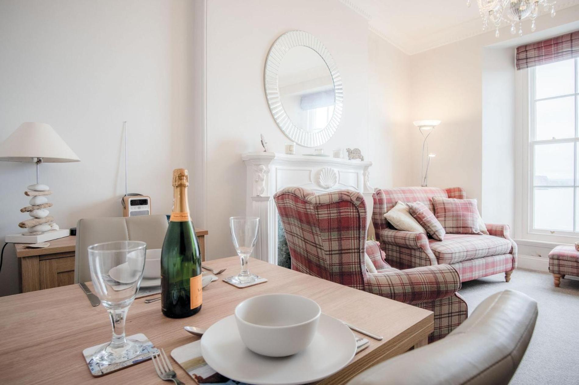 Belle Vue Court - 2 Bedroom - Apartment Tenby