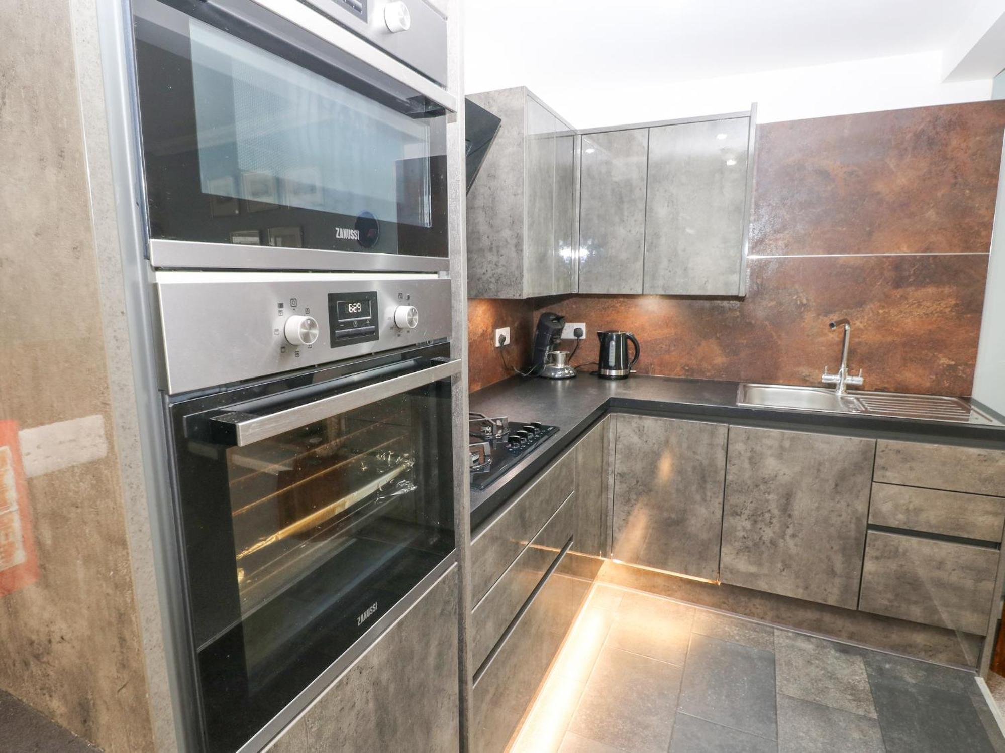 4 Apartment