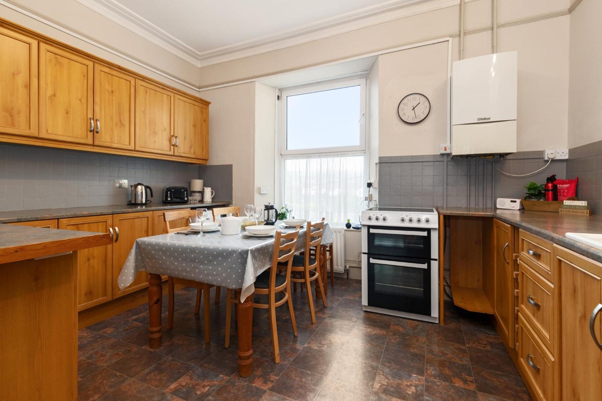 Connaught House - Location Near The Tenby