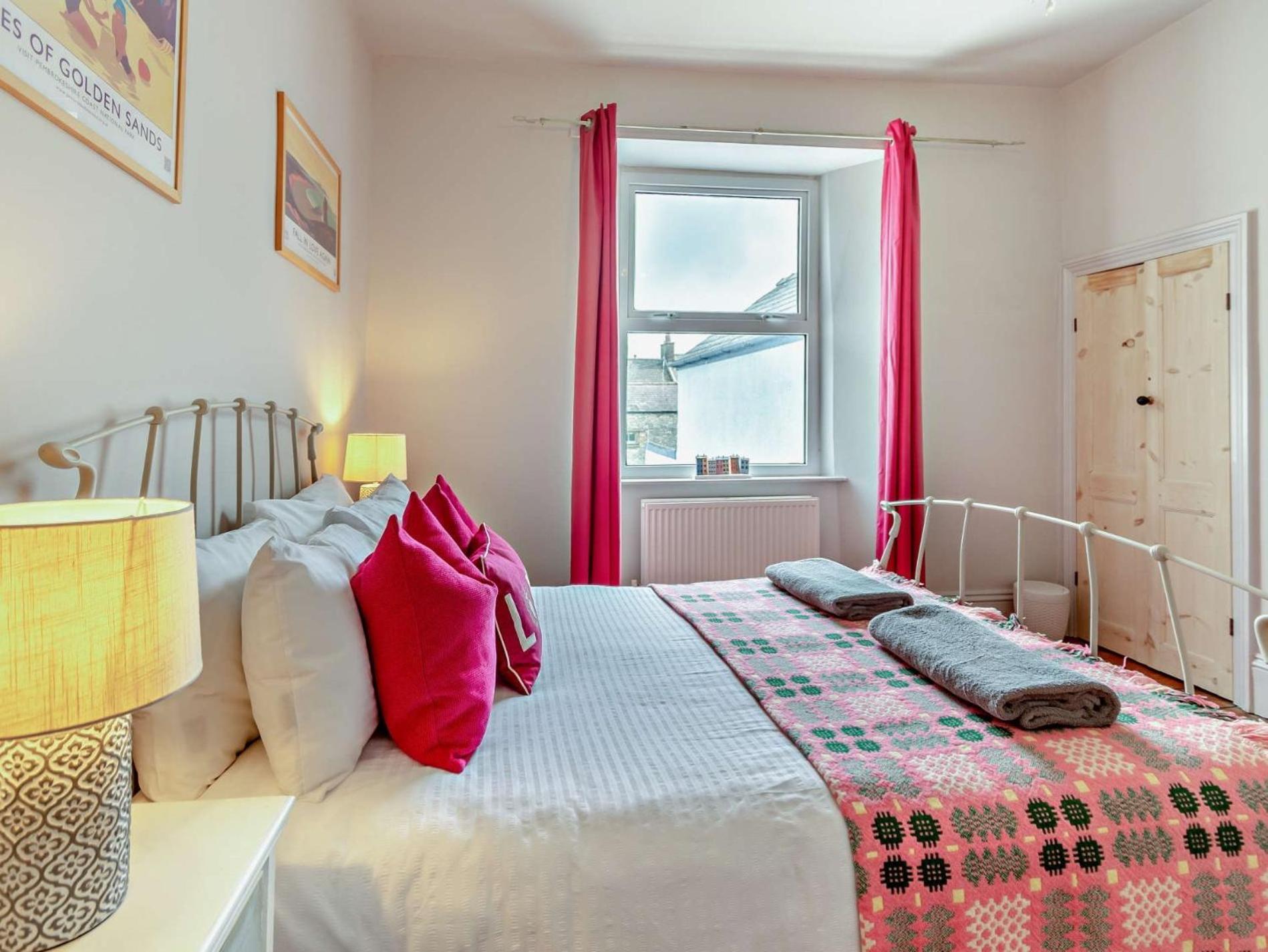 4 Bed In Fb193 Tenby